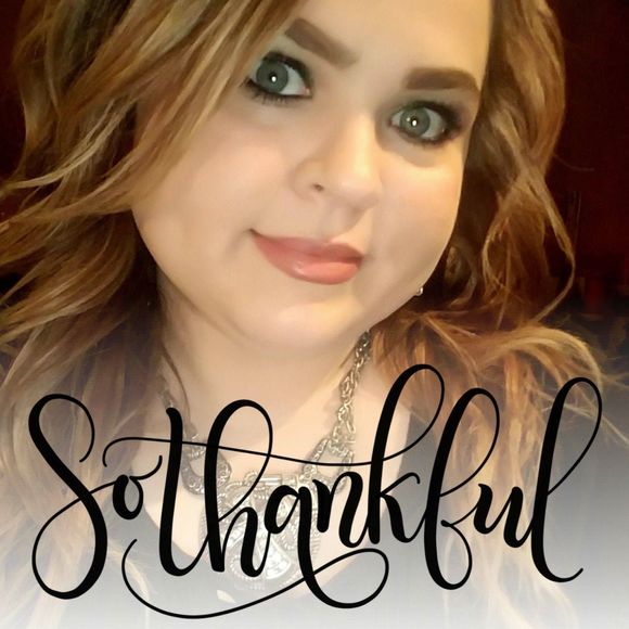 Meet your Posher, Stephanie - Picture 1 of 1